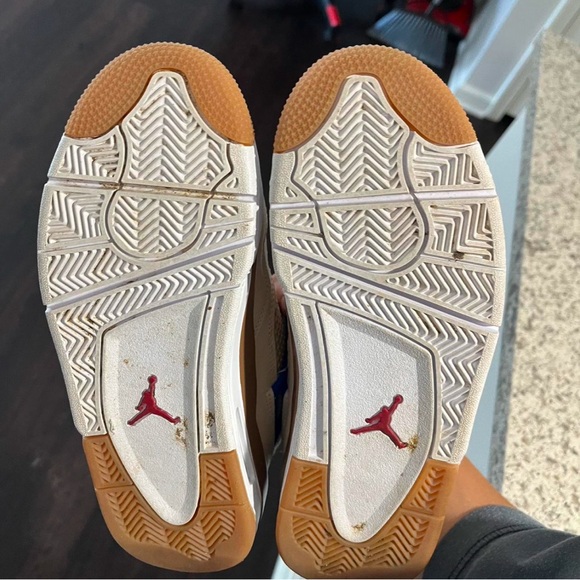 Jordan 4 Retro "Wild Things" sneakers. Gently worn and in great condition. - Picture 8 of 8